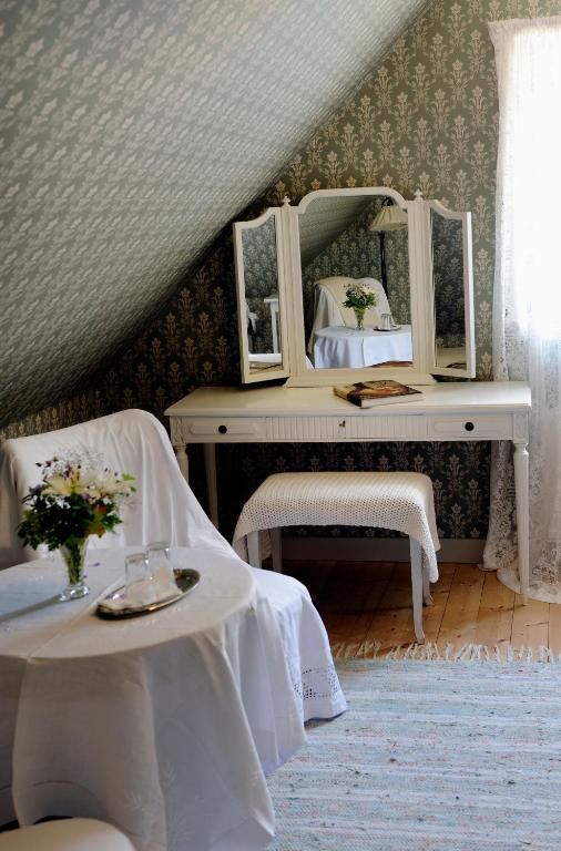 Vildrosor & Hoens Hagstad Chambre photo